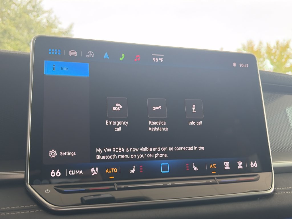 Certified 2025 Volkswagen Tiguan SE R-Line FWD image 19