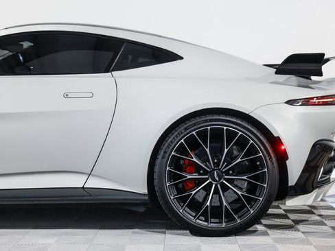 Used 2023 Aston Martin V8 Vantage Coupe RWD image 16