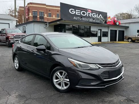 Used 2017 Chevrolet Cruze LT w/ Convenience Package image 6