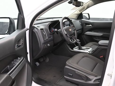 Used 2022 Chevrolet Colorado LT w/ LT Convenience Package image 11