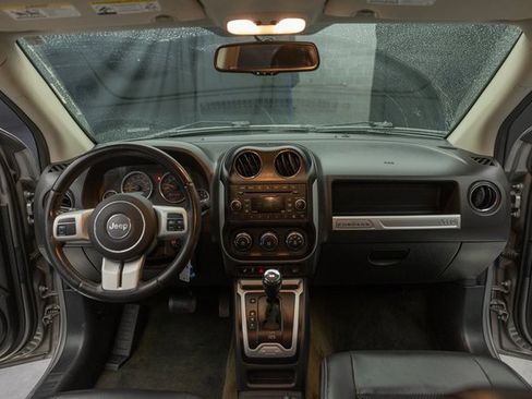 Used 2016 Jeep Compass Latitude image 14