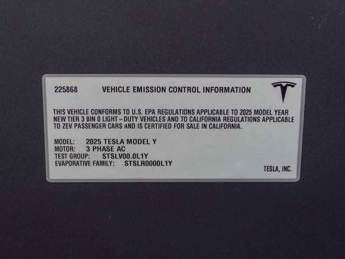 Used 2025 Tesla Model Y Long Range image 25