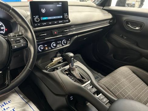 Certified 2025 Honda HR-V Sport image 29