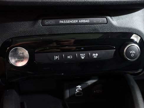 New 2025 Ford Escape SE w/ PHEV Premium Package image 31