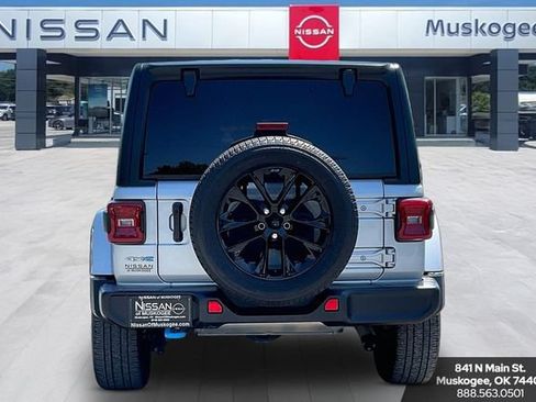 Used 2022 Jeep Wrangler Unlimited Sahara w/ Cold Weather Group AWD/4WD image 6