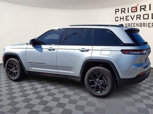 Used 2025 Jeep Grand Cherokee Altitude image 6