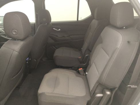 Used 2022 Chevrolet Traverse LT FWD image 18