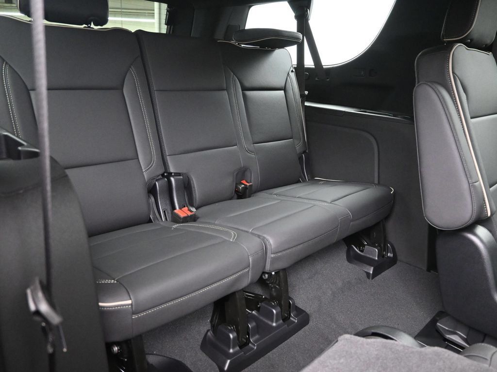 Used 2025 Chevrolet Suburban Premier AWD/4WD image 14