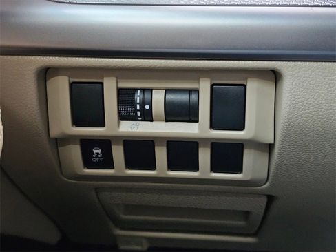 Used 2017 Subaru Outback 2.5i Premium image 31