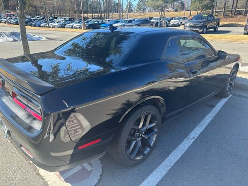Used 2022 Dodge Challenger SXT w/ Plus Package image 3