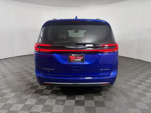 Used 2021 Chrysler Pacifica Limited w/ Premium & Safety Sphere Group image 18