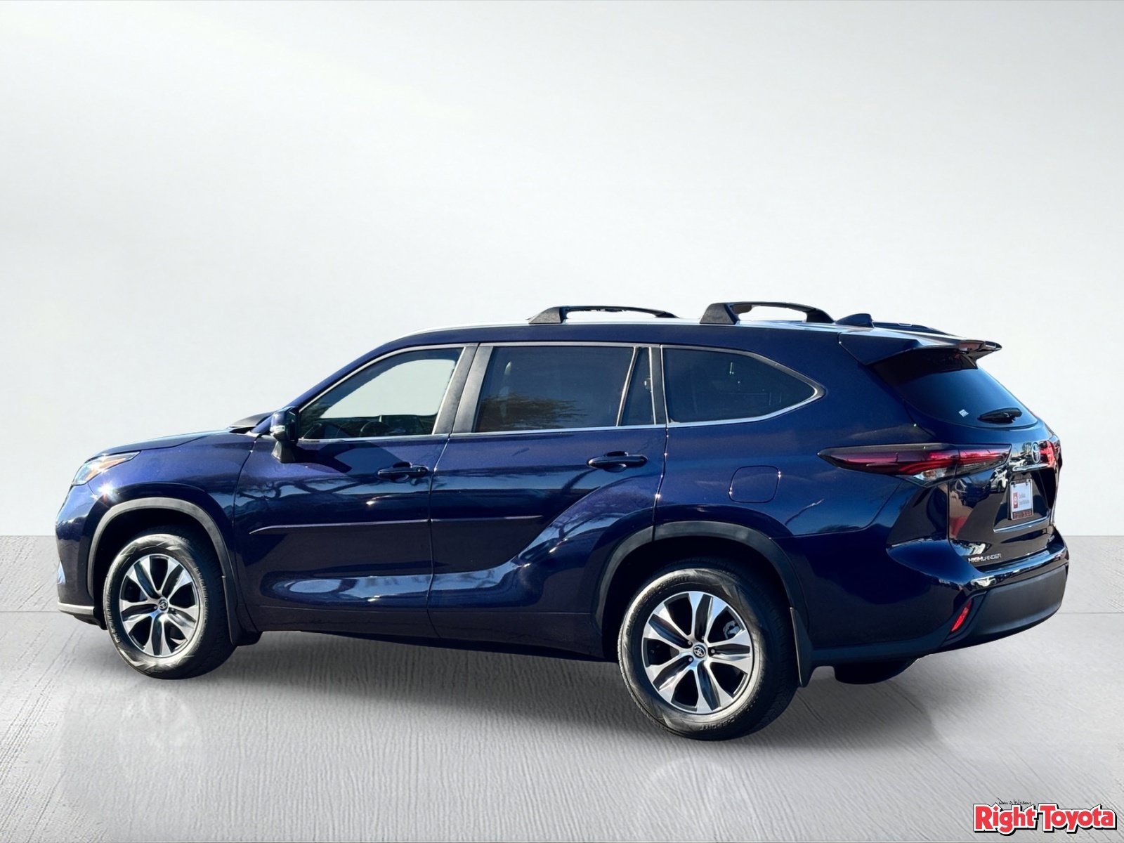 Used 2024 Toyota Highlander XLE AWD/4WD image 5