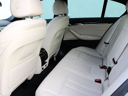 Used 2020 BMW 530i w/ Convenience Package image 18