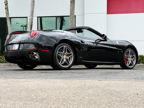 Used 2013 Ferrari California image 37