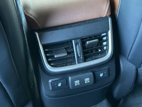 Used 2022 Subaru Outback Touring AWD/4WD image 14