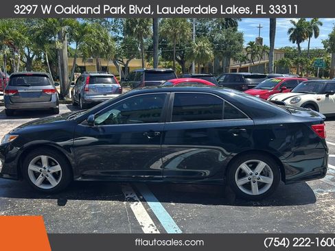 Used 2012 Toyota Camry SE w/ Leather Pkg FWD image 6