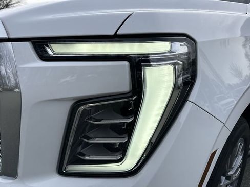 Used 2025 GMC Yukon XL Denali image 9