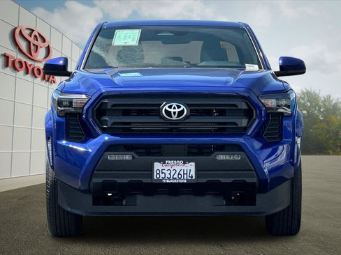 Used 2025 Toyota Tacoma SR5 AWD/4WD image 8