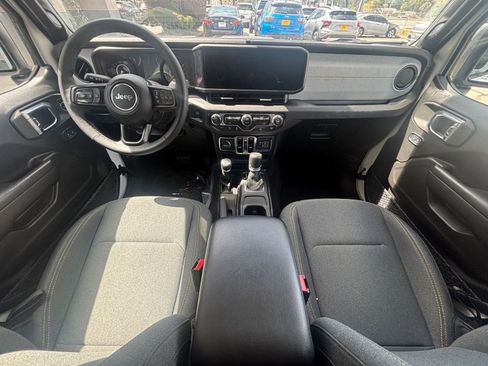 Used 2025 Jeep Wrangler Unlimited Sport AWD/4WD image 32