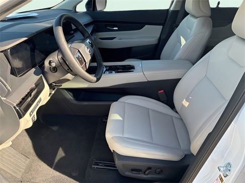 Used 2025 Nissan Murano SV image 18