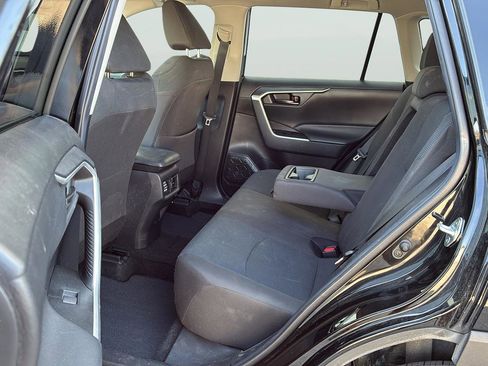 Used 2022 Toyota RAV4 LE image 16