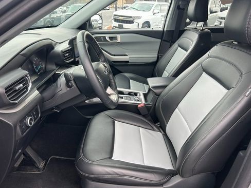 Used 2024 Ford Explorer XLT w/ Equipment Group 202A image 25