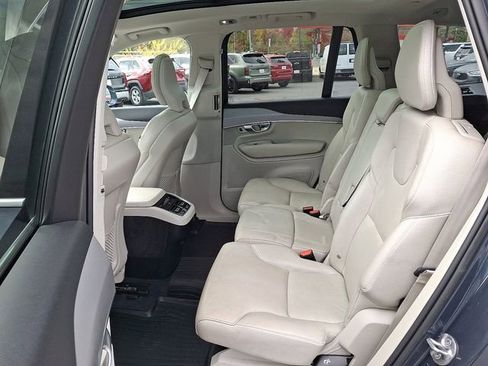 Used 2022 Volvo XC90 T5 Momentum w/ Climate Package image 10