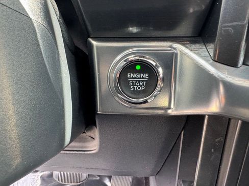 Used 2022 Ford F150 Lariat w/ Equipment Group 502A High image 28