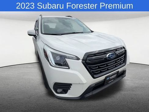 Used 2023 Subaru Forester Premium AWD/4WD image 2