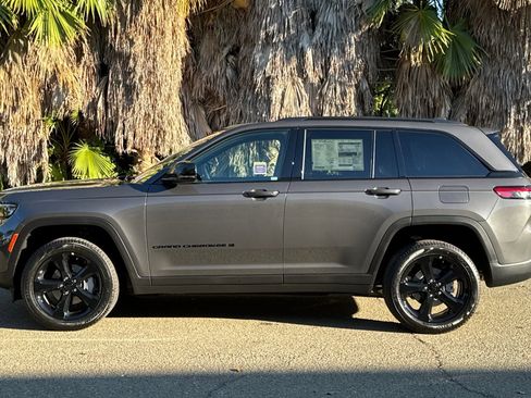 New 2025 Jeep Grand Cherokee Limited w/ Black Appearance Package AWD/4WD image 6