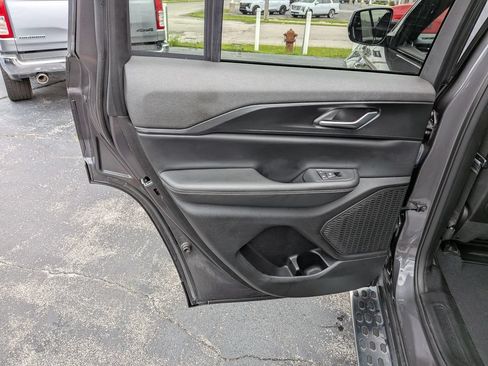 Used 2023 Jeep Grand Cherokee Altitude AWD/4WD image 20