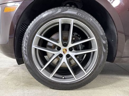 Certified 2023 Porsche Macan S AWD/4WD image 13