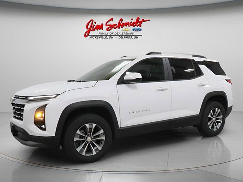 Used 2025 Chevrolet Equinox LT w/ Convenience Package II image 2