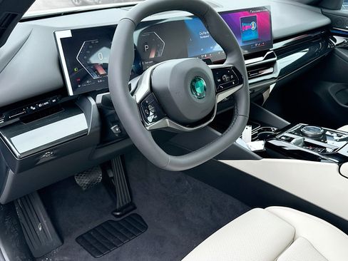 New 2026 BMW 530i w/ Convenience Package RWD image 7