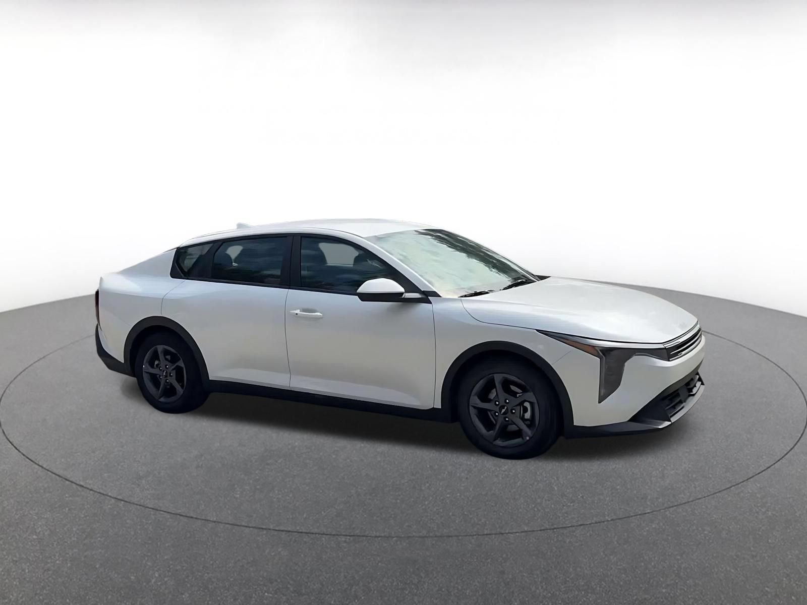 Used 2025 Kia K4 FWD image 2