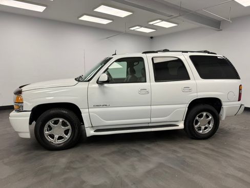 Used 2003 GMC Yukon Denali AWD/4WD image 3