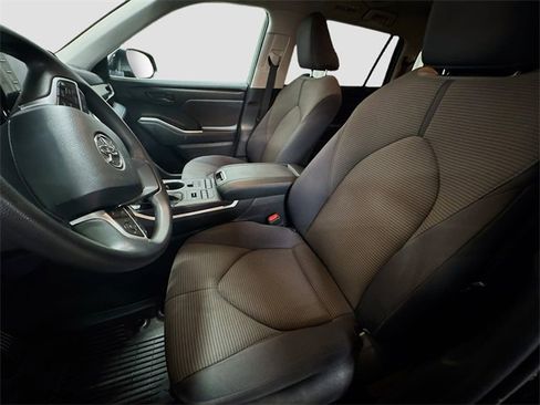 Used 2022 Toyota Highlander L image 15