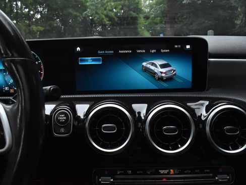 Used 2020 Mercedes-Benz A 220 4MATIC w/ Premium Package image 33