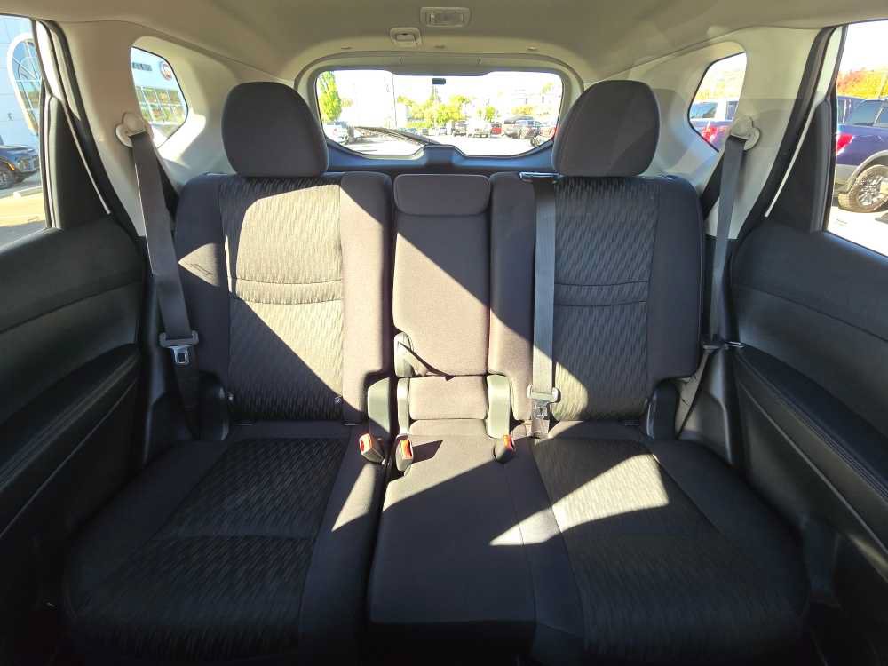 Used 2019 Nissan Rogue SV AWD/4WD image 17