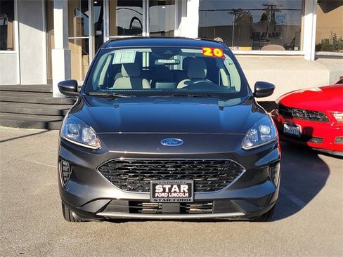 Certified 2020 Ford Escape SE image 2