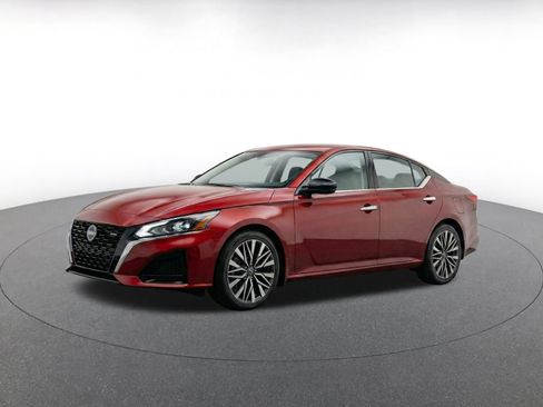Used 2025 Nissan Altima 2.5 SV FWD image 3