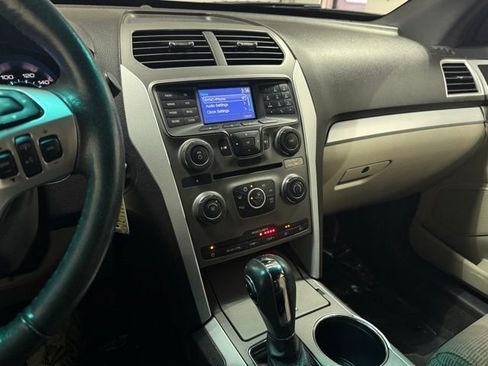 Used 2014 Ford Explorer XLT image 18