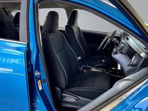 Used 2017 Toyota RAV4 LE FWD image 25