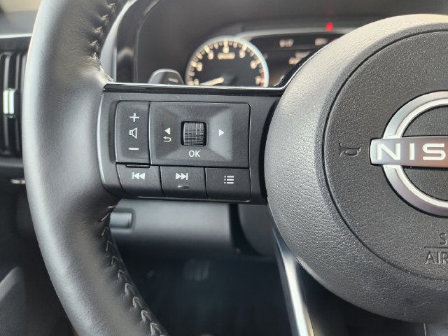 Used 2025 Nissan Pathfinder SL FWD image 29