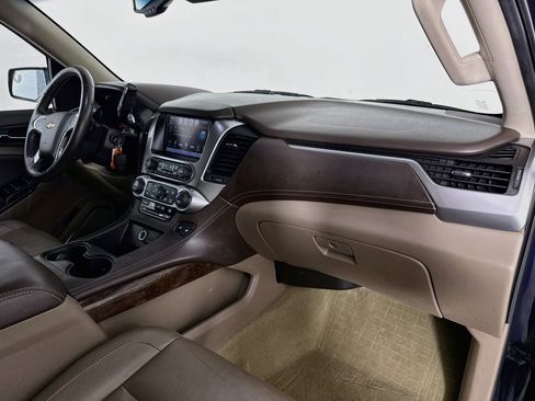 Used 2017 Chevrolet Suburban LT RWD image 28