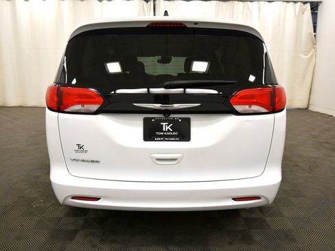 Used 2023 Chrysler Voyager LX image 6