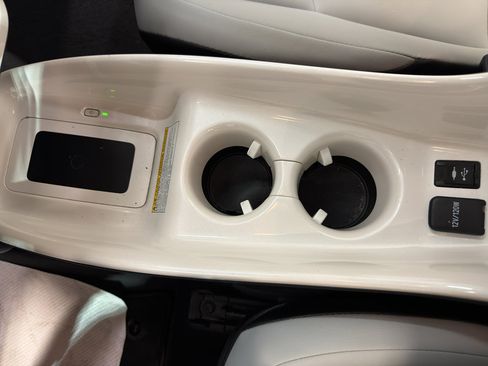 Used 2016 Toyota Prius Four image 19