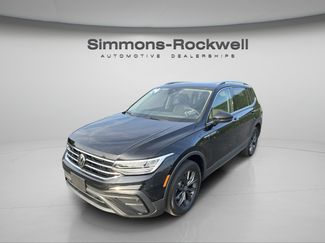 Used 2024 Volkswagen Tiguan SE w/ Panoramic Sunroof Package AWD/4WD video 1