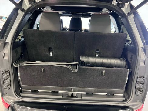 Used 2019 Land Rover Discovery HSE image 27