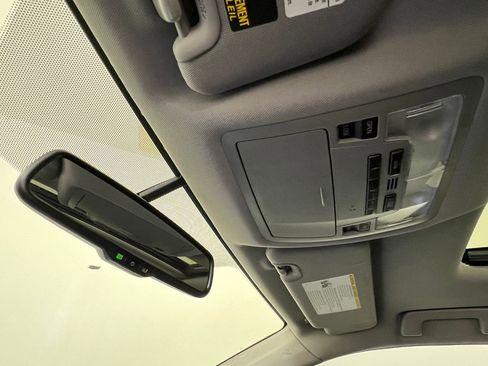 Used 2016 Toyota Highlander XLE image 19